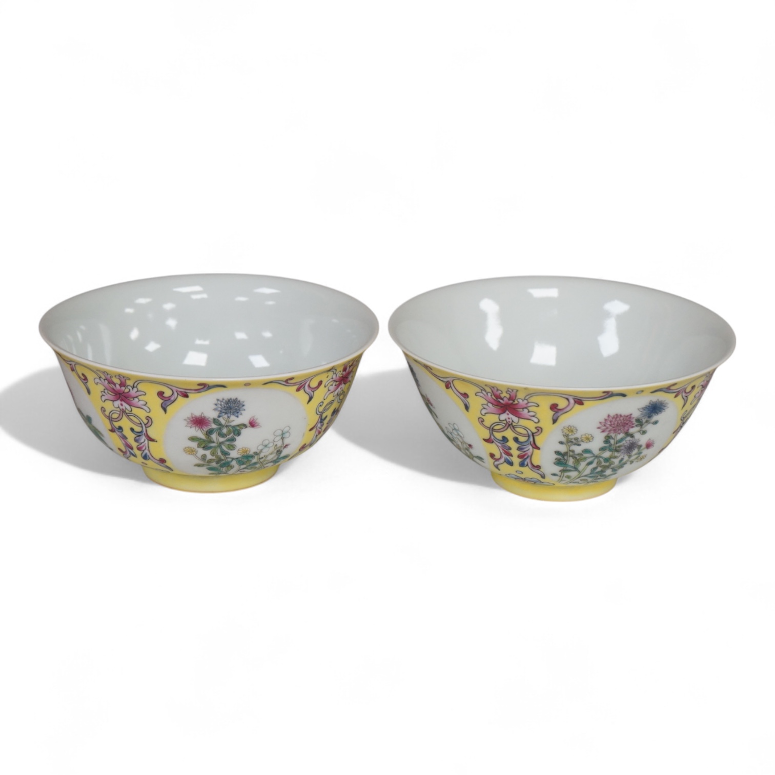 A pair of Chinese yellow ground medallion bowls, 13cm diameter